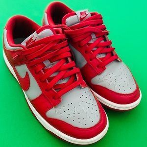 🛑💸TREMENDOUS SALE💸🛑 Nike Dunks UNLV☄️☄️☄️